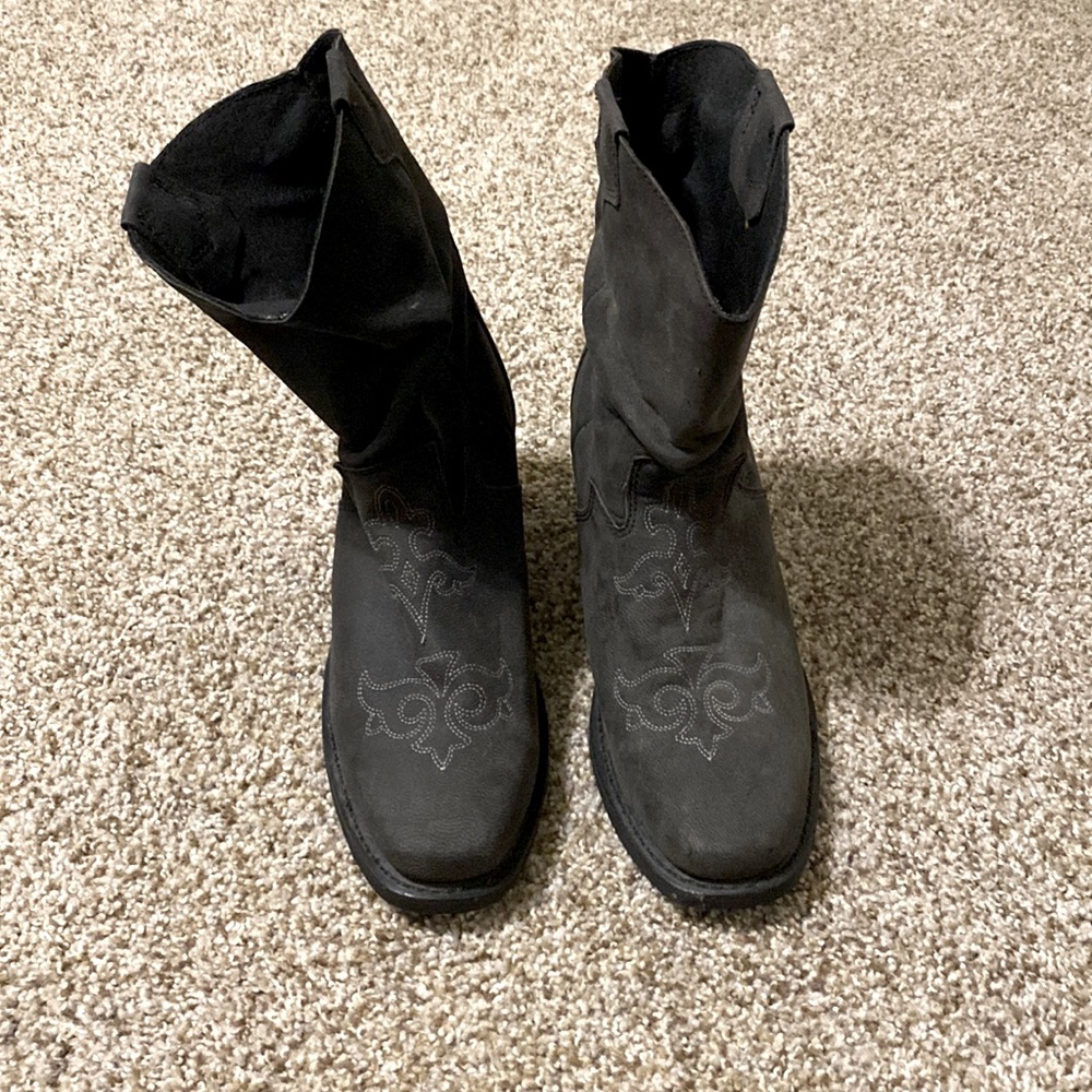 Black cowboy boots